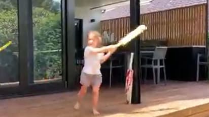 ರೋಲ್ ಮಾಡೆಲ್ ಅಪ್ಪ ಅಲ್ಲ, ಕೊಹ್ಲಿ ಆಗಲು ಬಯಸಿದ ವಾರ್ನರ್ ಪುತ್ರಿ!