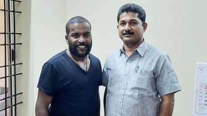 'ജയിലിലാണെന്ന് ചിലര് പ്രചരിപ്പിച്ച എംഎല്എ'; എം സ്വരാജിനൊപ്പമുള്ള ചിത്രം പങ്കുവച്ച് മണികണ്ഠന്