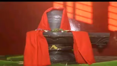 ಡಾ. ಶಿವಕುಮಾರ ಸ್ವಾಮೀಜಿ ಪವಿತ್ರ ಗದ್ದುಗೆ ಮೇಲೆ ವಿಶೇಷ ಶಿವಲಿಂಗ ಪ್ರತಿಷ್ಠಾಪನೆ