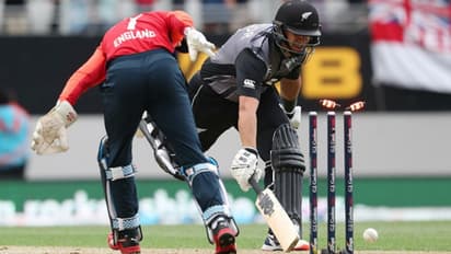 இந்திய வீரர்களுக்கு மட்டுமில்ல.. எங்க எல்லாருக்குமே தோனி தான் குருநாதர்.. தோனியின் பாணியில் இங்கிலாந்து விக்கெட் கீப்பர்.. வீடியோ