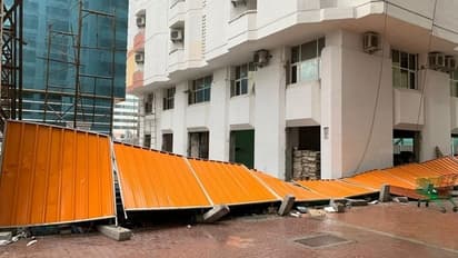 യുഎഇയില് കനത്ത മഴയും കാറ്റും; മരങ്ങള് കടപുഴകി, ജാഗ്രതാ നിര്ദേശവുമായി അധികൃതര്