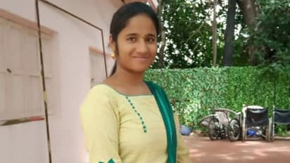 సెల్ఫీ మోజు: కృష్ణానదిలో పడి విద్యార్థిని మృతి, మిత్రుడు సేఫ్