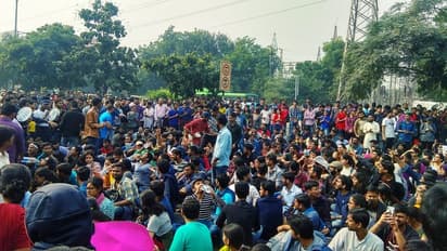 JNUSU stages massive protest outside campus over fee hike