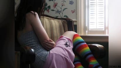 परीक्षा देने शहर गई थी बहन, मिल गया चचेरा भाई और होटल ले जाकर किया रेप