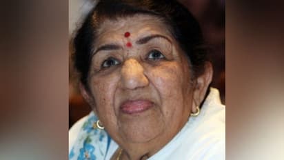 গুরুতর অসুস্থ লতা, রাখা হয়েছে আইসিইউতে