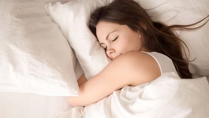 ঘুমিয়ে ঘুমিয়ে কমিয়ে ফেলুন ওজন, রইল সহজ উপায়