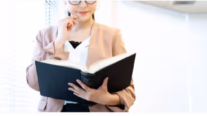 Barred from wearing eyeglasses, Japan’s working women take to Twitter