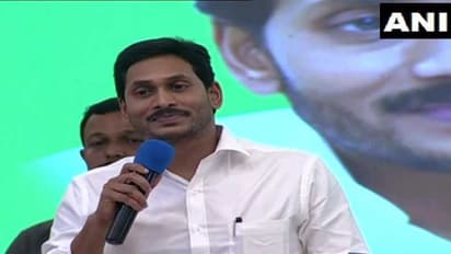 சினிமாவில் ஹீரோ என்கவுண்டர் செய்தால் மட்டும் தான் பாராட்டுவீங்களா..? கொதிக்கும் ஜெகன் மோகன் ரெட்டி..!