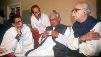 ശിവസേന-ബിജെപി സഖ്യത്തകര്ച്ച: 'ബാല് താക്കറെയ്ക്ക് നോവുന്നുണ്ടാകും'; പഴയകാല ചിത്രം പങ്കുവച്ച് ഗിരിരാജ് സിംഗ്