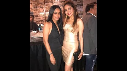 50 வயதிலும்... வித விதமான மாடர்ன் உடையில் இளம் நடிகைகளுக்கே டஃப் கொடுக்கும்  மதுபாலா..!