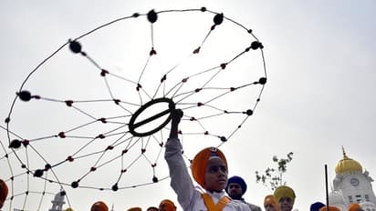 Guru Nanak Jayanti 2021: কেন কার্তিক পূর্ণিমায় পালিত হয় গুরু নানক জয়ন্তী, জেনে এই উৎসবের নেপথ্যের কাহিনি