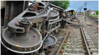 ബംഗ്ലാദേശില്‍ ട്രെയിനുകള്‍ കൂട്ടിയിടിച്ച് അപകടം; 16 പേര്‍ മരിച്ചു, നിരവധി പേര്‍ക്ക് പരിക്ക്