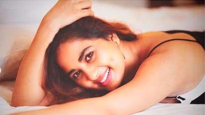 கன்னக்குழி அழகியின் பெட்ரூம் போட்டோ ஷூட்... வெறும் சட்டையை மட்டும் அணிந்து கொண்டு அட்ராசிட்டி...!