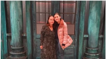 അമ്മയുടെ നാടകാഭിനയം അതിമനോഹരം, വാതോരാതെ പ്രശംസിച്ച് ആലിയ ഭട്ട്