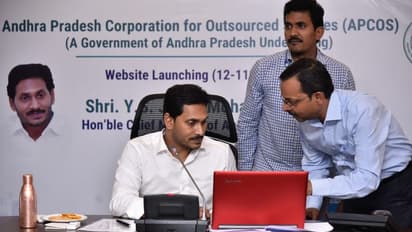 పవన్, బాబు విమర్శలు: హైదరాబాద్ కు ఇసుక రవాణాకు జగన్ చెక్