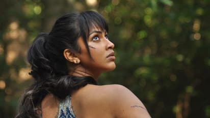 சூப்பர் ஹீரோயின் அமலாபாலுக்கு உதவும் அனிருத்! 'அதோ அந்த பறவை போல' படத்தின் டீசர் குறித்து அதிகாரப்பூர்வ அறிவிப்பு!