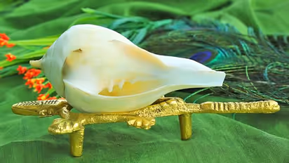 শঙ্খ বাজানোর অনেক উপকারিতা আছে, জানলে আপনিও অবাক হবেন