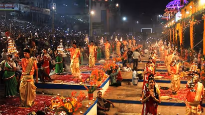 देव दीपावली के इतिहास की 5 कहानियां: काशी में देवताओं से प्रतिबंध हटने पर दीपोत्सव, अहिल्याबाई से जुड़ी कथा