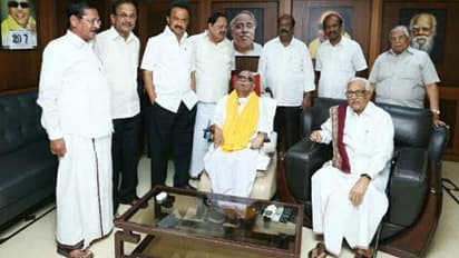 பச்சை நிறத்திற்கு மாறிய கலைஞரின் கருப்பு ஷோஃபா..! சிறிது சிறிதாக மாறும் கலைஞரின் அண்ணா அறிவாலயம்..!