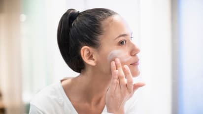 বাজার চলতি কেমিক্যাল নয়, ভরসা রাখুন বাড়ির তৈরি স্ক্রাবারে