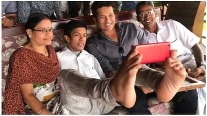 மனதை வென்ற மாற்றுத் திறனாளி ப்ரணவ்... செல்ஃபி எடுக்க போட்டாபோட்டி..!