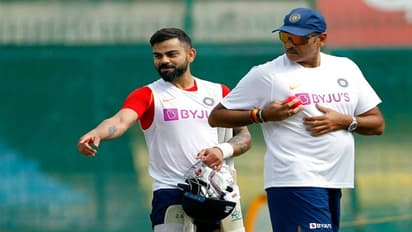 గంగూలీ ఎఫెక్ట్.. బద్ధకస్తుడి చేతిలో బాల్: రవిశాస్త్రిని ఆడుకుంటున్న నెటిజన్లు