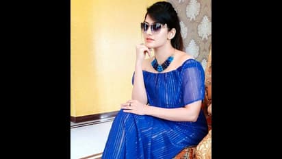 ஆண்ட்டி ஆகியும் கலக்கும் ராதிகா குமாரசாமி..! யங் ஹீரோயின்களுக்கு ஸ்டராங் டஃப்... மிரட்டல் புகைப்பட தொகுப்பு..!