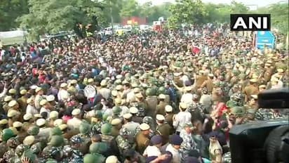 மாணவர்களின் போராட்டத்துக்கு பணிந்தது ஜேஎன்யூ !! கட்டண உயர்வு வாபஸ் !!