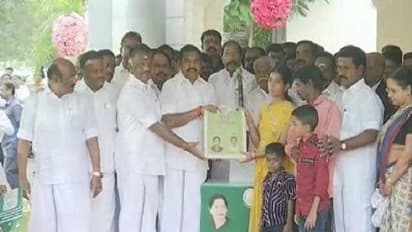 தமிழக மக்களுக்கு பொங்கல் பரிசு வழங்க எடப்பாடி அதிரடி முடிவு !! என்னென்ன தெரியுமா ?