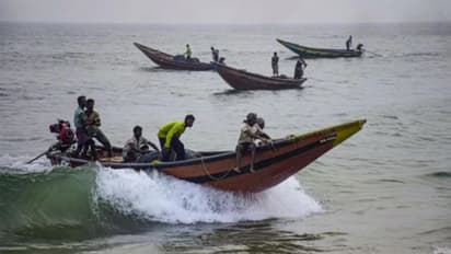 Indian fishermen: 9 మంది భారతీయ జాలర్లను అరెస్టు చేసిన శ్రీలంక నావికాదళం