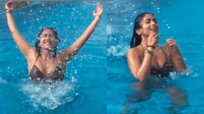 స్విమ్మింగ్ పూల్ లో శ్రియా.. అందాలతో హీటెక్కిస్తోంది!