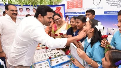 పవన్, లోకేష్ లపై విద్యార్థి వ్యాఖ్యలకు జగన్ ముసిముసి నవ్వులు