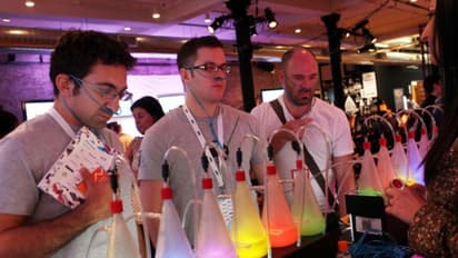 দূষণ থেকে বাঁচতে, হুক্কা নয় নয়া দিল্লিতে ভীড় জমছে অক্সিজেন বার-এ