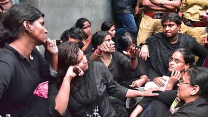 சபரிமலை ஐதீகத்தை மாற்ற நினைக்காதீங்க... மேல்சாந்தி கடும் எச்சரிக்கை..!