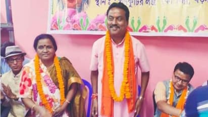 উপনির্বাচনের আগে ধাক্কা, তৃণমূল ছেড়ে বিজেপিতে যোগ খড়গপুর পুরসভার কাউন্সিলরের