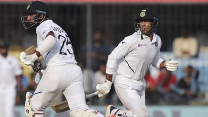 കൂറ്റന് സ്കോറിലേക്ക് ഗിയറിട്ട് മായങ്കും പൂജാരയും; കടുവക്കൂട്ടം വിയര്ക്കും