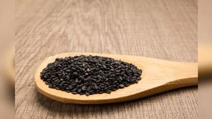 এক মুঠো কালো তিল ঘুরিয়ে দেবে আপনার ভাগ্য, কেটে যাবে অর্থিক বাধা- সাফল্য আসবে কাজে