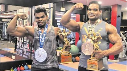 ஆணழகன் போட்டியில் அசத்திய தந்தை-மகன்..! பதக்கத்தோடு சென்னை திரும்பிய சுவாரசியம்..!