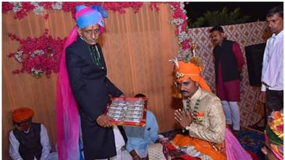 സ്ത്രീധനമായി 11 ലക്ഷം നൽകി; പതിനൊന്ന് രൂപയും തേങ്ങയും മതിയെന്ന് സൈനികൻ