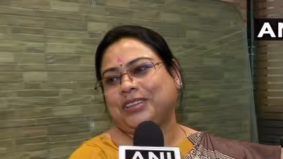 After Babul Supriyo, Debashree Chowdhuri greeted with ‘go back’ slogans by TMC activists