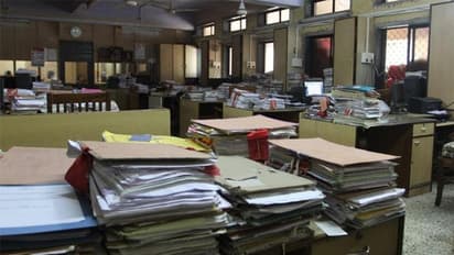 విజయా రెడ్డి మర్డర్ ఎఫెక్ట్... ఇబ్రహీంపట్నం రెవెన్యూ సిబ్బంది అతిజాగ్రతలు