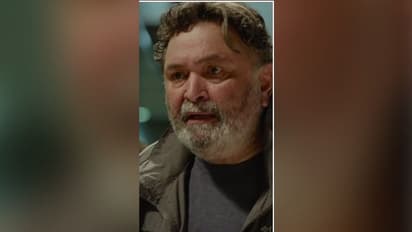 মৃত মানুষের খোঁজে ঋষি কাপুর, ছবি ঘিরে শোরগোল বলিউডে