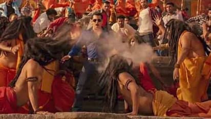 சாமியார்களுடன் குத்தாட்டம்... சோசியல் மீடியாவில் வைரலாகும் சல்மான் கான் வீடியோ...!