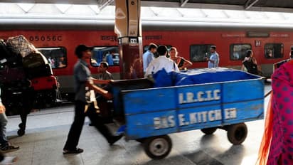 চা খেলেই খসাতে হবে ১৫ টাকা, দুরন্ত- রাজধানীতে লাফিয়ে বাড়ল খাবারের দাম