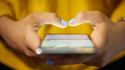 നിങ്ങളുടെ പെണ്സുഹൃത്ത് അയക്കുന്ന ഈ അഞ്ച് തരം സന്ദേശങ്ങള്ക്ക് ചിലത് പറയാനുണ്ട്...