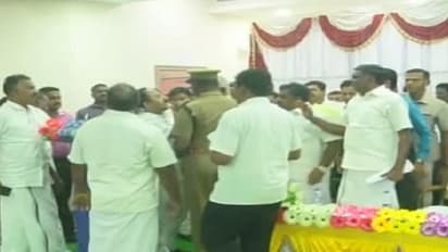 திமுக – அதிமுக தொண்டர்கள் டிஷ்யூம்… டிஷ்யூம் !! அமைச்சர் முன்னிலையில் கட்டி உருண்டதால் பரபரப்பு !!