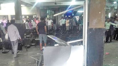 ಬಿದ್ದ ಕುದುರೆ : ರೇಸ್‌ ಕೋರ್ಸಲ್ಲಿ ಬಾಜಿದಾರರ ದಾಂಧಲೆ