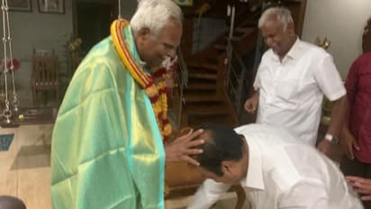 ಮಾಜಿ ಸ್ಪೀಕರ್ ಕಾಲಿಗೆ ಬಿದ್ದು ಆಶಿರ್ವಾದ ಪಡೆದ ನಾರಾಯಣಗೌಡ