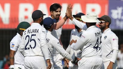 Pink Ball Test: మయాంక్ కు కలిసిరాని పింక్ బాల్, ఆదిలోనే అవుట్