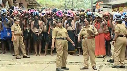 ശബരിമലയിൽ പ്രായ പരിശോധന: പത്ത് യുവതികളെ പൊലീസ് മടക്കി